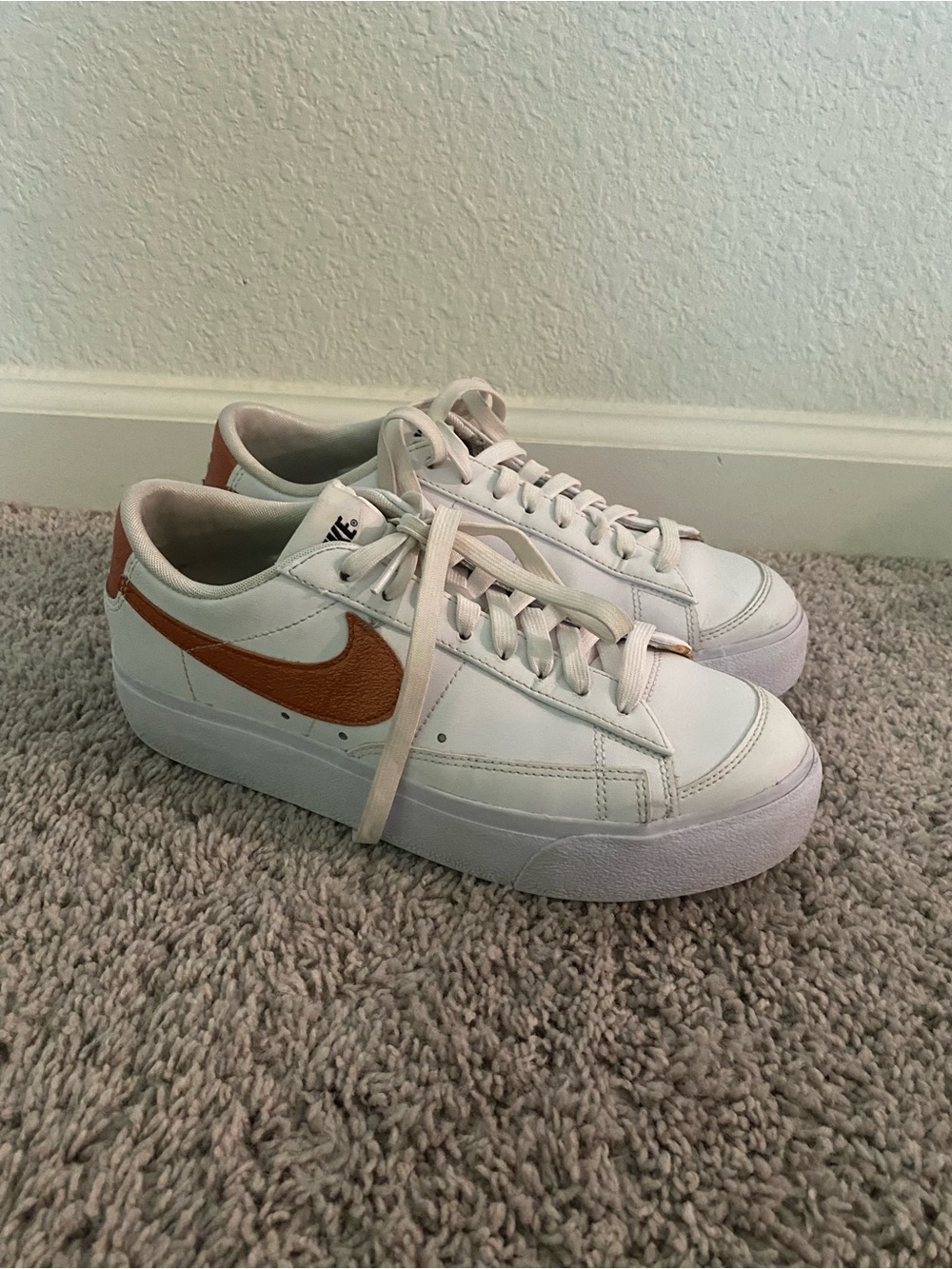 Nike Women's Blazer Low Platform ESS Sneakers in White Metallic Copper - Picture 5 of 9